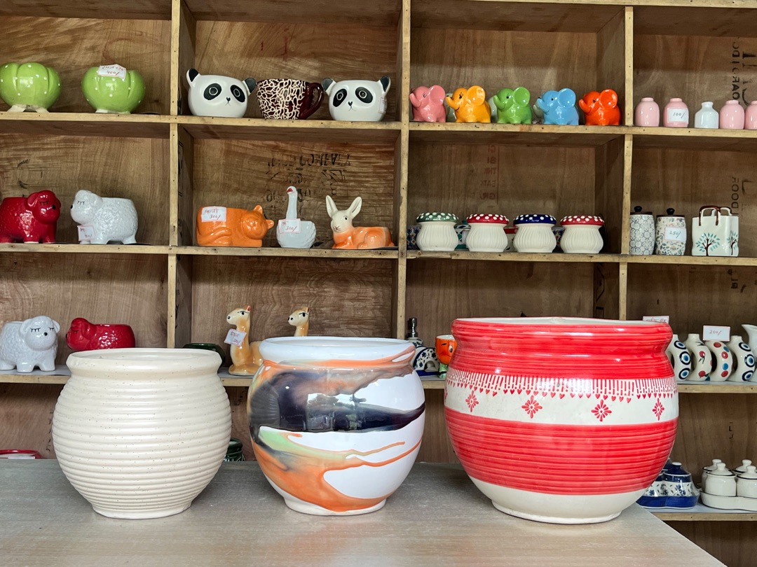 Ceramic Pots (सेरामिक गमले) — planter for sale at Janki Vatika plant nursery, Talawali Chanda, Indore, photo 1 of 3